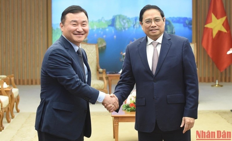 PM Pham Minh Chinh (R) and Samsung Electronics CEO Roh Tae-Moon at the reception in Hanoi (Photo: NDO/Tran Hai) 