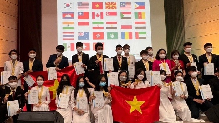 Vietnamese students win seven gold medals at international invention contest