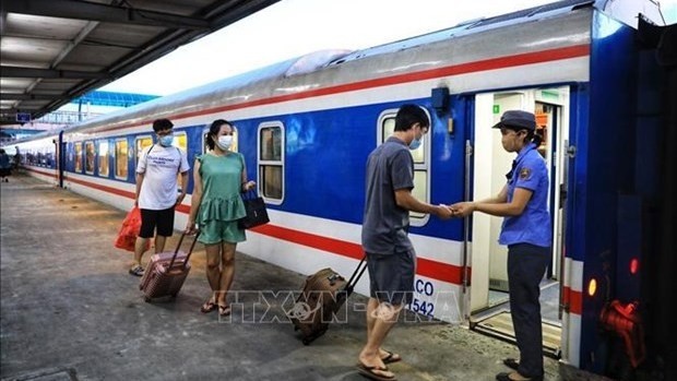 Hanoi Railway Transport JSC (Haraco) will run extra passenger trains on the Hanoi – Lao Cai route, starting from September, to meet the rising travel demand to the resort town of Sa Pa. (Photo: VNA)