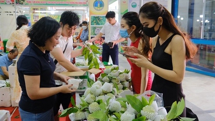 Promotion week introduces Lang Son’s custard apple to Hanoi’s customers (Photo: VNA)