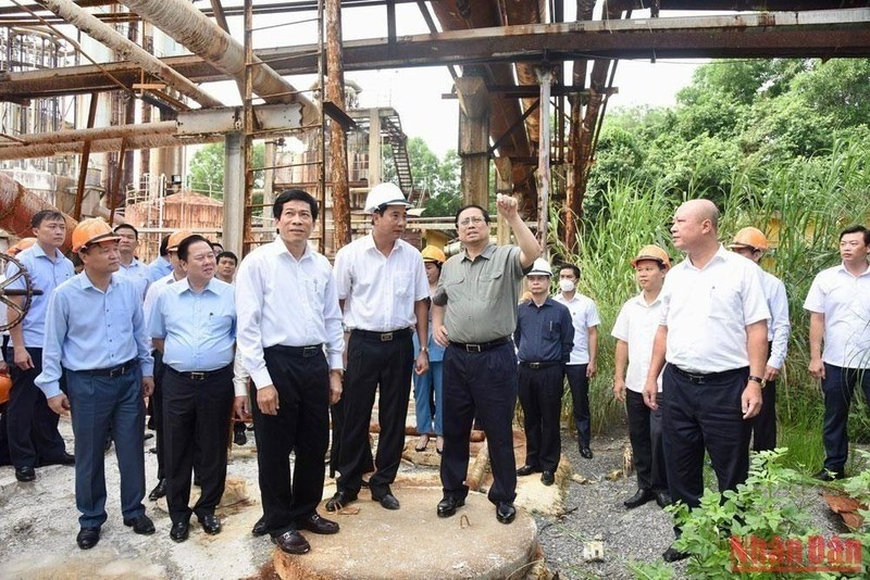 PM Pham Minh Chinh visits the Ha Bac Fertiliser Plant (Photo: NDO)