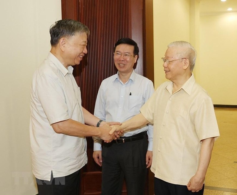 Party General Secretary Nguyen Phu Trong meets members of the Central Steering Committee for Corruption and Negative Phenomena Prevention and Control. (Photo: VNA) 