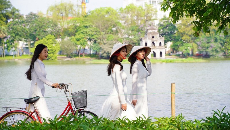 Hanoi's iconic Hoan Kiem Lake spotlighted in 'Bao La Viet Nam' music video.