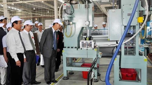 Da Nang leaders visit Japan-invested Tokai auto parts manufacturing factory in Hoa Cam industrial park