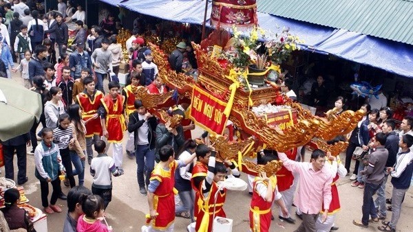 Palanquin procession at Va temple in Son Tay town in 2013 (Credit: VNA)