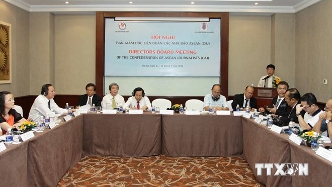 Chairman of the VJA, Thuan Huu speaks at the meeting. (VNA)