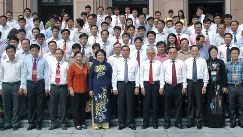 Politburo member Le Hong Anh and participants at the event (Source: CPV)