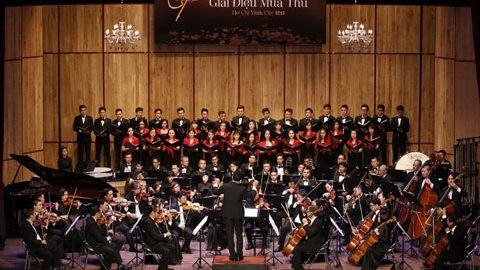A performance by the symphony orchestra and the choir from the HBSO on the opening night of the festival (Credit: thethaovanhoa.vn)