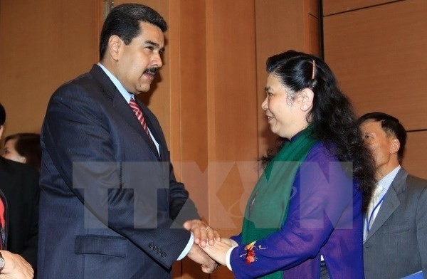NA Vice Chairwoman Tong Thi Phong receives Venezuelan President Nicolas Maduro Moros in Hanoi on August 31. (Credit: VNA)