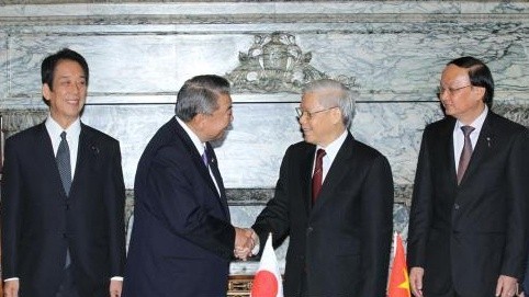 Party General Secretary Nguyen Phu Trong (second, right) and Japanese Speaker Tadamori Oshima (second, left) (Photo:VNA)