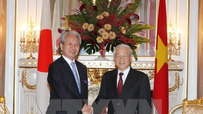 Party General Secretary Nguyen Phu Trong (R) and the agency’s President Tanaka Akihiko (L) (Photo:VNA)