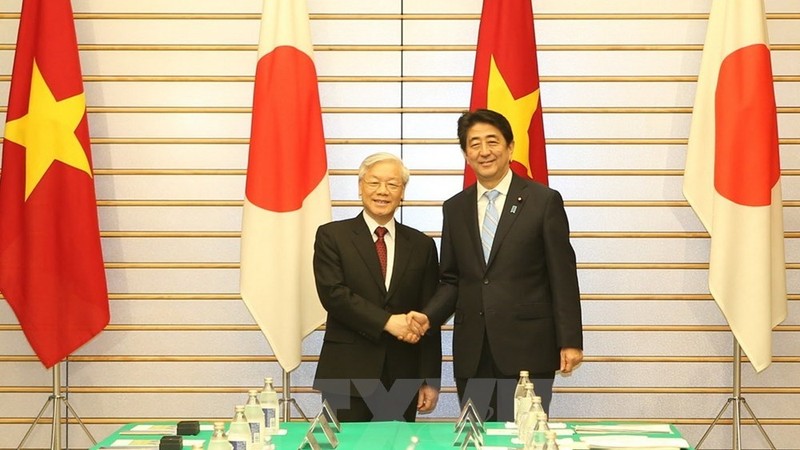 Party General Secretary Nguyen Phu Trong and Japanese Prime Minister Shinzo Abe. (Photo: VNA)