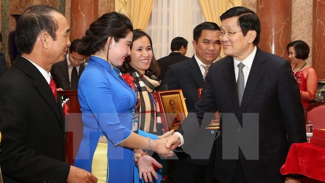 President Truong Tan Sang (right) and delegates at the meeting. (Credit: VNA)