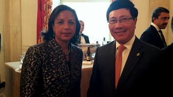 Deputy PM and FM Pham Binh Minh meets with US National Security Advisor Susan Rice on the sidelines of the ongoing Nuclear Security Summit in Washington D.C. on March 31 (local time). (Credit: VOV)