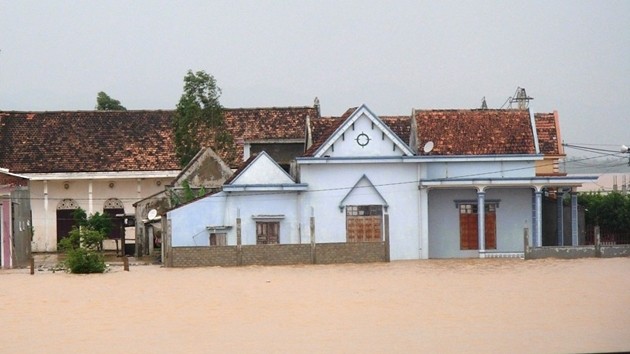 Many houses to the south of the town of Ba Don in Quang Binh province have been inundated by floodwaters.