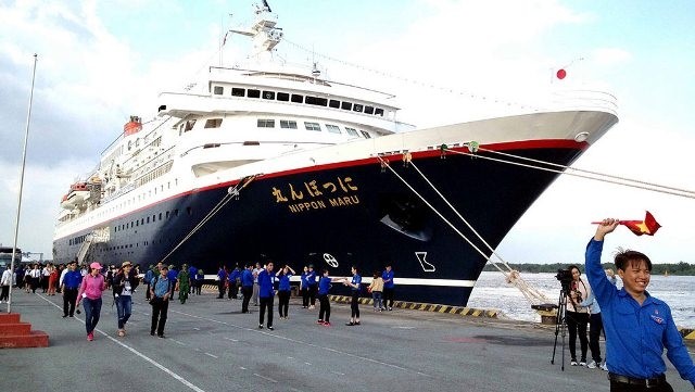 The ship arrives Cat Lai Port in HCM City. (Credit: thanhnien.vn)