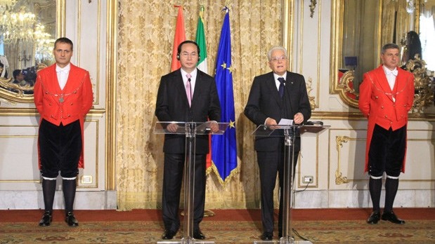 President Tran Dai Quang (left) and Italian President Sergio Mattarella (Credit: VOV)