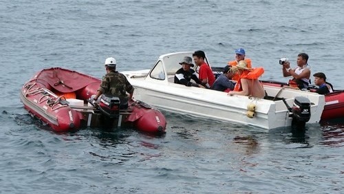 Vietnamese, Russian scientists during their sea survey voyage (Credit: VAST)