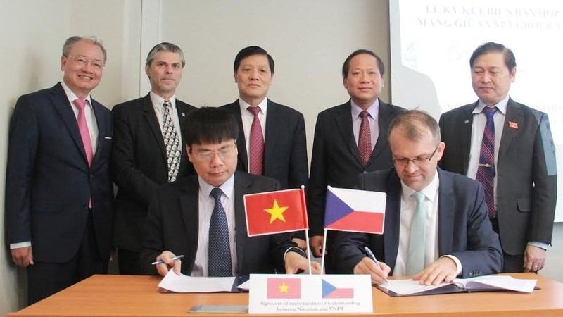 The signing of an agreement between VNPT and Novicom