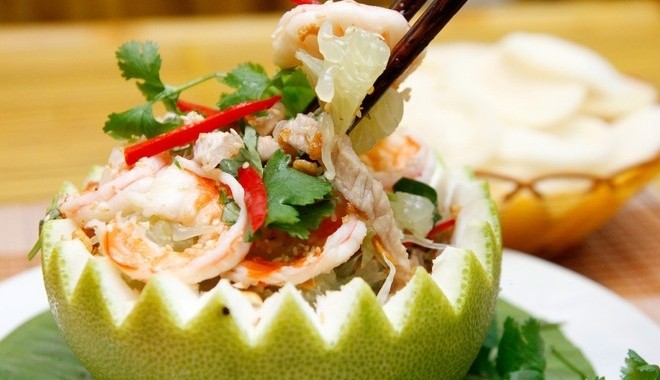 Goi Buoi Tom ( Pomelo salad with shrimp)