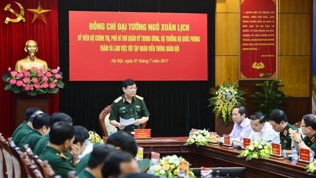 Defence Minister General Ngo Xuan Lich speaks at the working session with Viettel representatives (Source: VT)