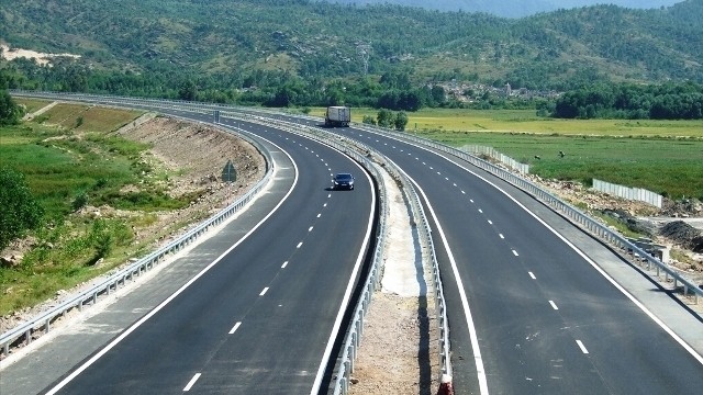 The Da Nang - Quang Ngai expressway is a key project with effective use of ODA.