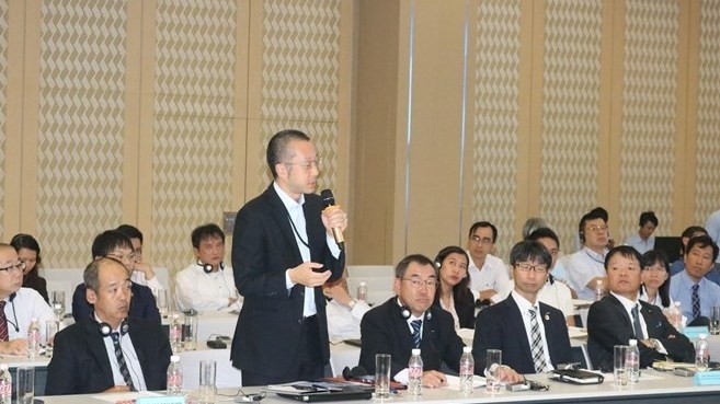  A Japanese investor speaks at the meeting ​with Binh Duong authorities on October 25 (Photo: VNA)