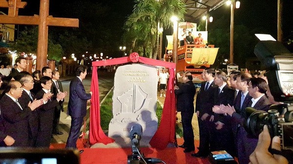 The two PMs launch the Vietnam-Japan cultural space in Hoi An.