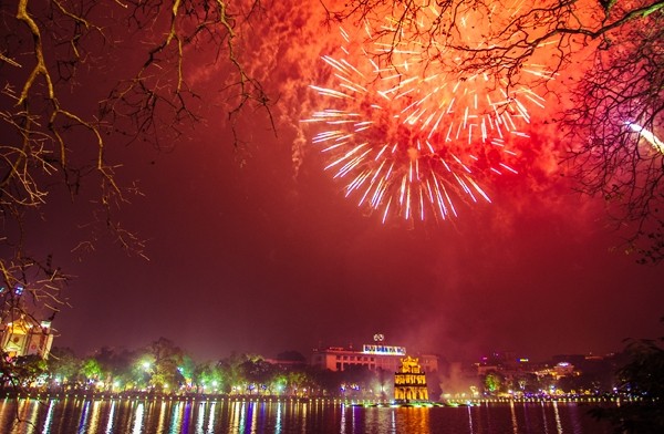 Hoan Kiem Lake is one of the five locations for high-range fireworks in Hanoi on the 2018 Lunar New Year's Eve.