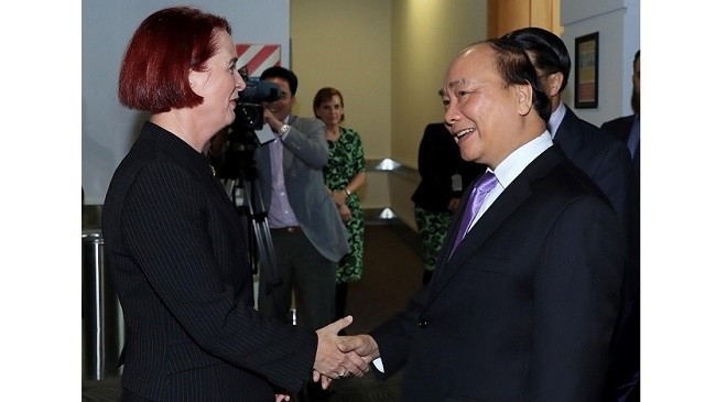 PM Nguyen Xuan Phuc (right) is welcomed by Deborah Russel, a member of the New Zealand parliament, at the Auckland International Airport on the morning of March 12. (Photo: VGP)