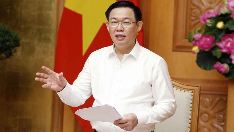 Deputy Prime Minister Vuong Dinh Hue speaking at the meeting (Photo: VGP)