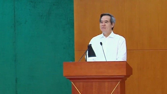 Politburo member and Head of the Party Central Committee’s Economic Commission, Nguyen Van Binh, speaks at the conference. (Photo: VTV)