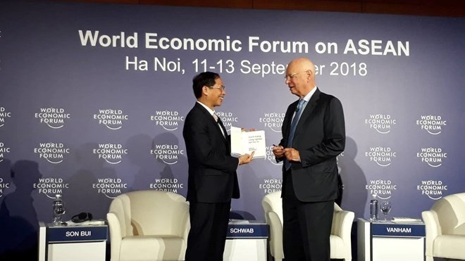 Klaus Schwab, Founder and Executive Chairman of WEF, and Permanent Deputy Foreign Minister Bui Thanh Son (L)