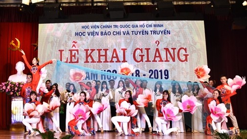 A performance by students at the new school year opening ceremony at the Academy of Journalism and Communication in Hanoi on September 10. (Photo: ajc.edu.vn)