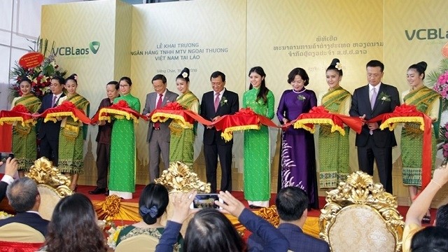 Vietcombank opens its first overseas subsidiary in Vientiane, Laos, on October 19. (Photo: NDO)