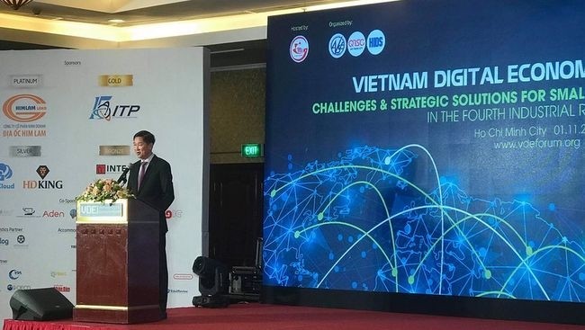 The 2018 VDEF discusses challenges and strategic solutions for SMEs in the Fourth Industrial Revolution. (Photo: thegioitiepthi.vn)