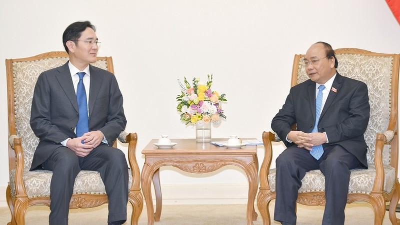 Prime Minister Nguyen Xuan Phuc receives Vice Chairman of Samsung Group Lee Jae-yong. (Photo: VGP)