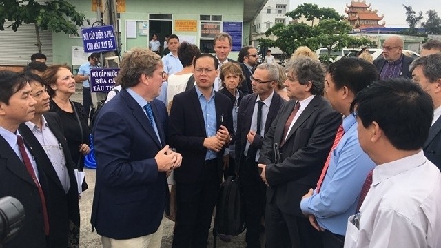 The EP delegation at Quy Nhon seaport. (Photo: NDO/Cat Hung)