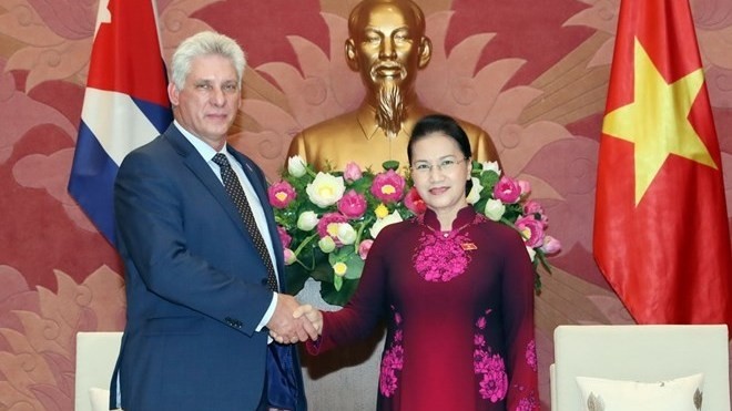 NA Chairwoman Nguyen Thi Kim Ngan (right) and President of the Council of State and Council of Ministers of Cuba Miguel Mario Diaz Canel Bermudez. (Photo: VNA)