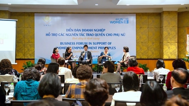 Delegates at the forum discuss ways to empower women in the workplace, market place and community. (Photo: UN Women Vietnam)