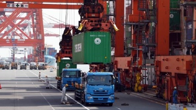 Containers loaded onto a freighter at a pier of Tokyo port in Japan. (Photo: AFP/Getty Images).