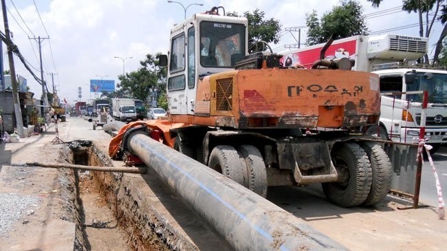 HCM City is striving to develop its urban infrastructure to provide safe water, control flooding and reduce traffic congestion. (Photo: thesaigontimes.vn)