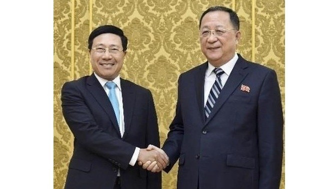 Deputy PM and FM Pham Binh Minh (left) and DPRK Foreign Minister Ri Yong Ho. (Photo: Kyodo/VNA)