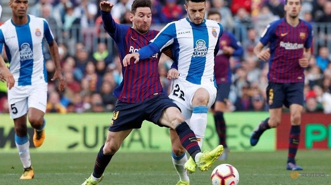 Barcelona's Lionel Messi in action with Espanyol's Mario Hermoso. (Reuters)