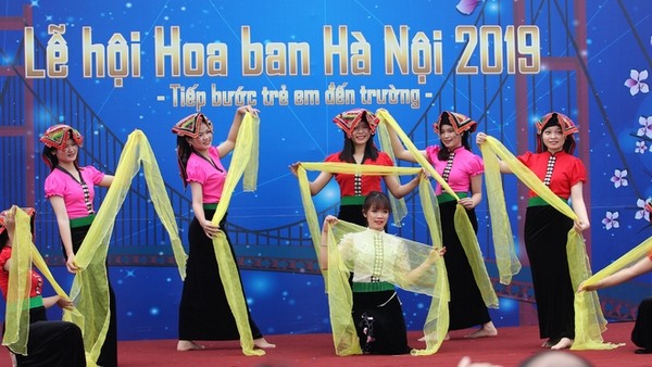 A performance at the opening ceremony for the festival (Photo: baotintuc.vn)