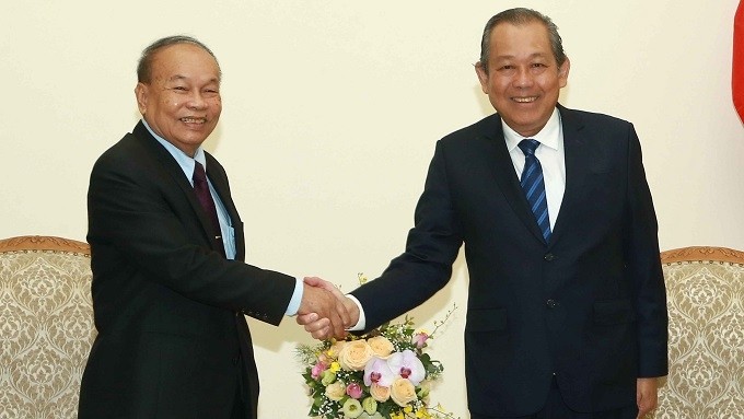 Permanent Deputy PM Truong Hoa Binh (right) receives Senior Minister and Minister of Cults and Religion of Cambodia Him Chhem. (Photo: VGP)
