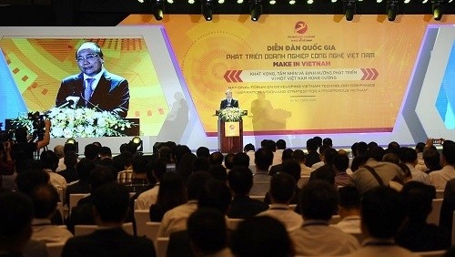 PM Nguyen Xuan Phuc speaking at a forum on developing Vietnamese tech firms. (Photo: VGP)