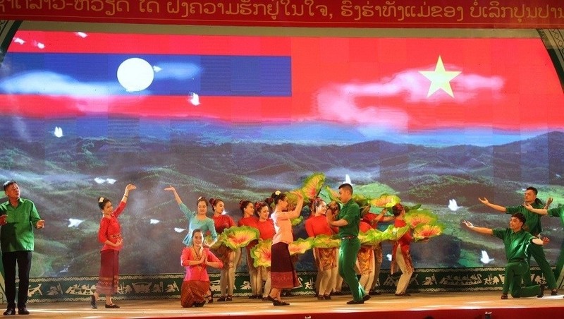 An art performance at the festival. (Photo: baogiaothong.vn)