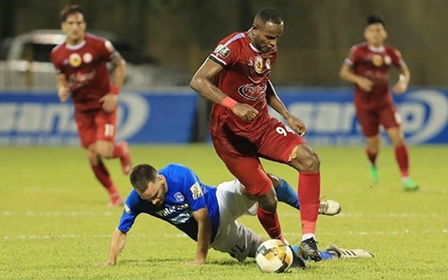 HCM City's Vinicius in action during their match with Quang Ninh Coal.