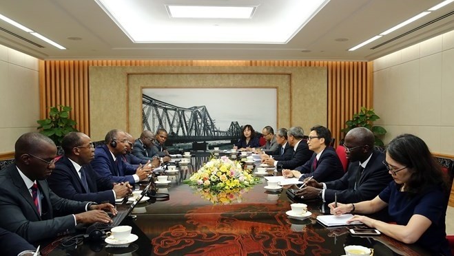 At the meeting (Photo: Vietnam Government Portal)